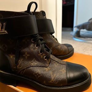 Louis Vuitton Monogram Combat Boots, size 40 Almost brand new,box/dust bag